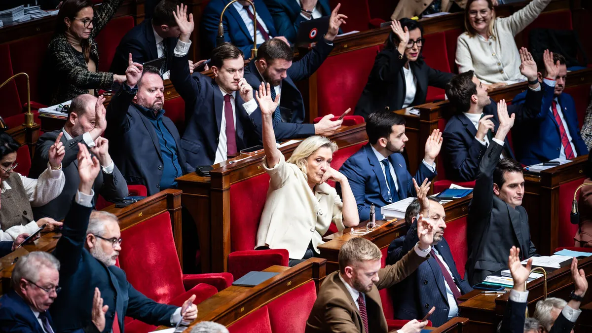 Budget : le RN adopte la stratégie du « en même temps »