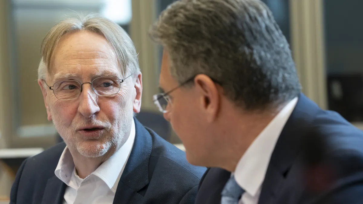 La Commission fait les yeux doux au Parlement européen